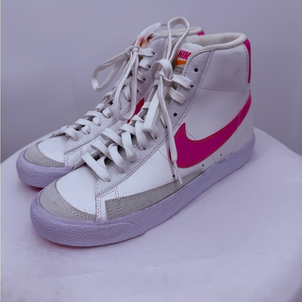 Nike High Top Sneakers White Pink Swoosh Youth 6Y Women 7.5